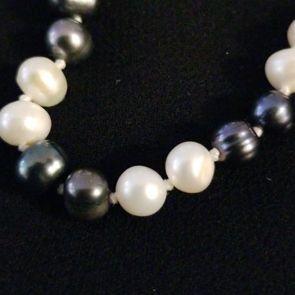 Jewelry - Picture 2 of 3